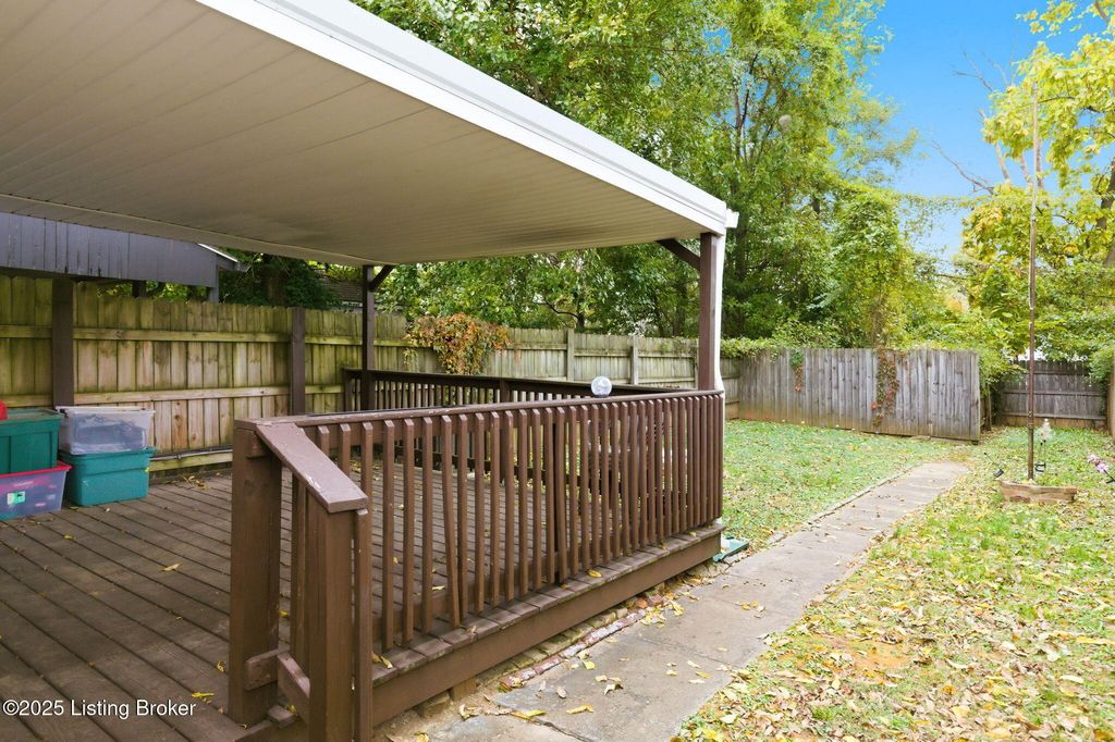 Photo of 1063 Mary St, Louisville, KY 40204 (MLS # 1707515)