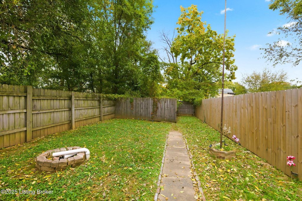 Photo of 1063 Mary St, Louisville, KY 40204 (MLS # 1707515)