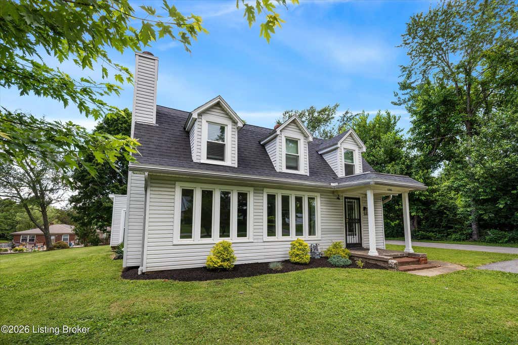 Photo of 6306 S Watterson Trail, Louisville, KY 40291 (MLS # 1720787)