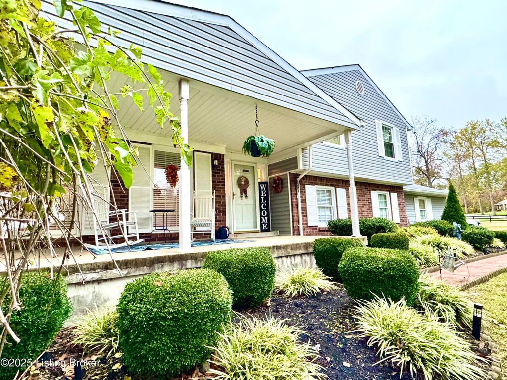Photo of 574 Pine Creek Rd, Shepherdsville, KY 40165 (MLS # 1714837)