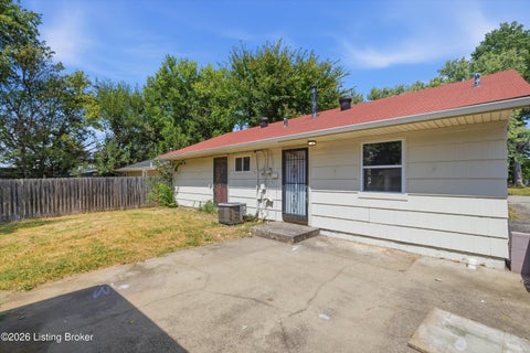Tiny photo for 221 Welburn Dr, Louisville, KY 40218 (MLS # 1728944)