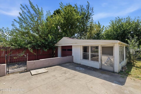 Tiny photo for 221 Welburn Dr, Louisville, KY 40218 (MLS # 1728944)