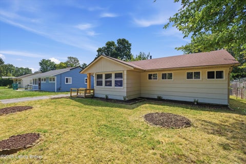 Tiny photo for 221 Welburn Dr, Louisville, KY 40218 (MLS # 1728944)