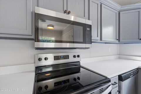 Tiny photo for 221 Welburn Dr, Louisville, KY 40218 (MLS # 1728944)