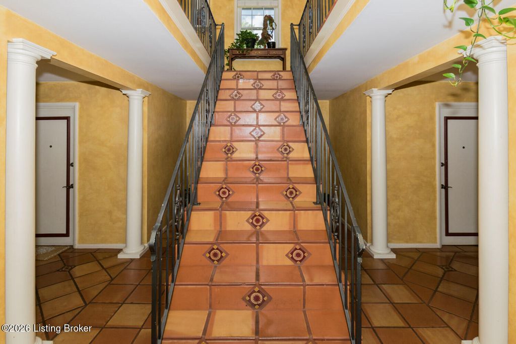 Photo of 2727 Riedling Dr #8, Louisville, KY 40206 (MLS # 1714465)