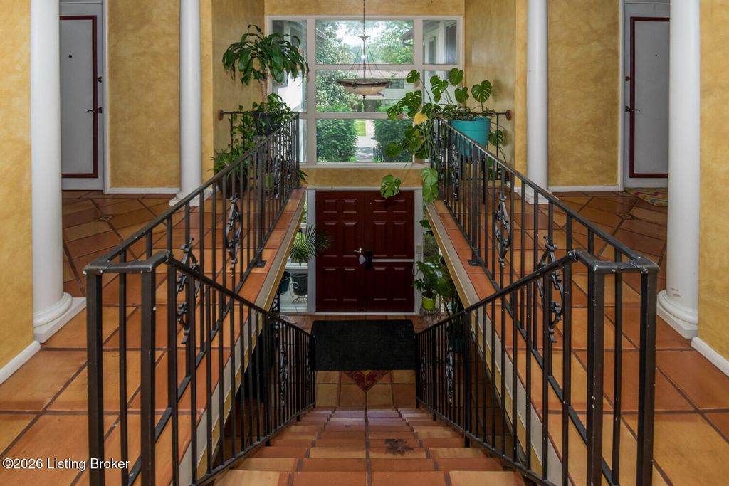 Photo of 2727 Riedling Dr #8, Louisville, KY 40206 (MLS # 1714465)