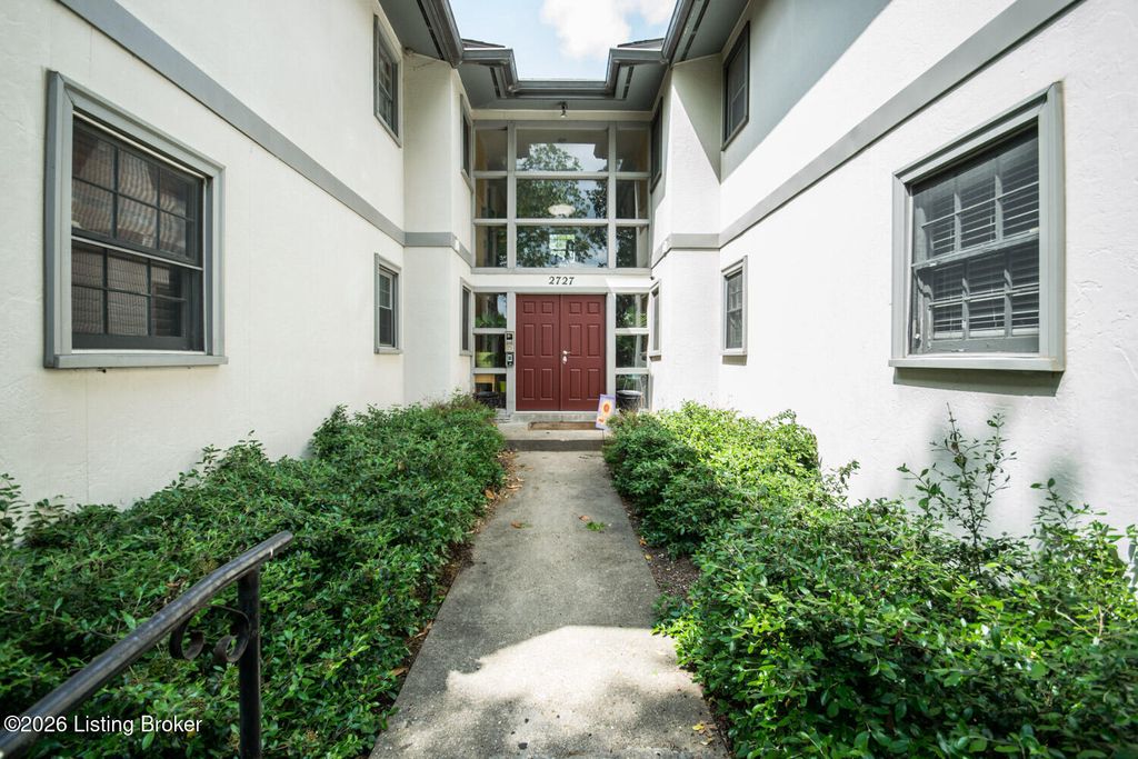 Photo of 2727 Riedling Dr #8, Louisville, KY 40206 (MLS # 1714465)