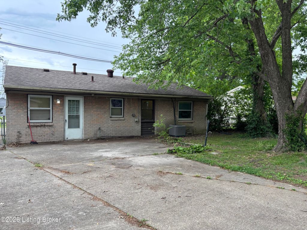 Photo of 135 Outer Loop, Louisville, KY 40214 (MLS # 1715778)
