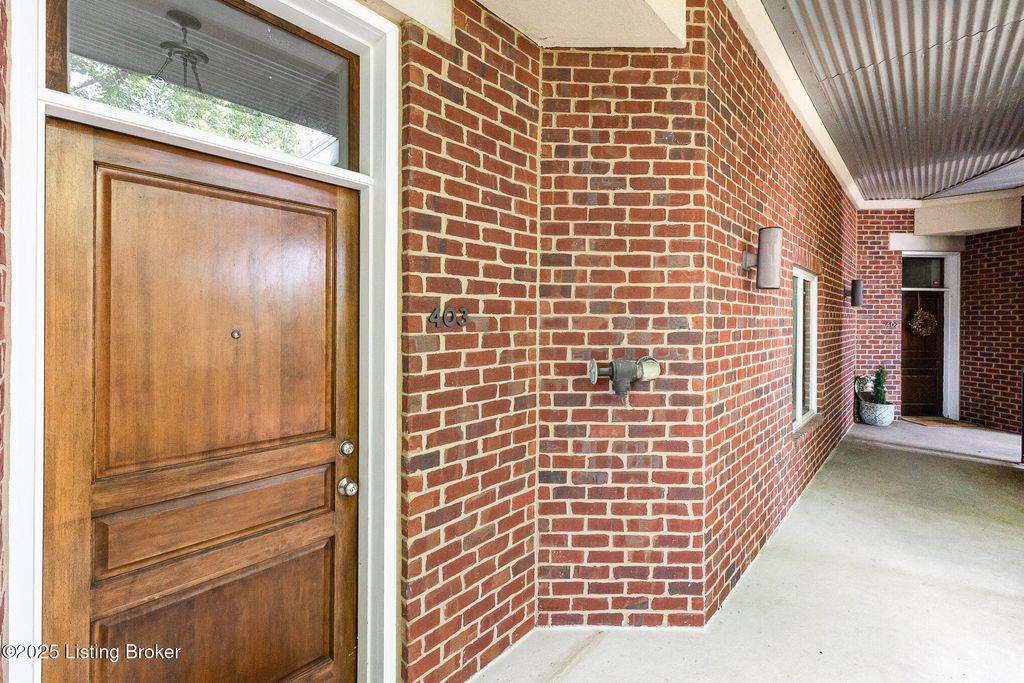 Photo of 2011 Frankfort Ave #403, Louisville, KY 40206 (MLS # 1713225)