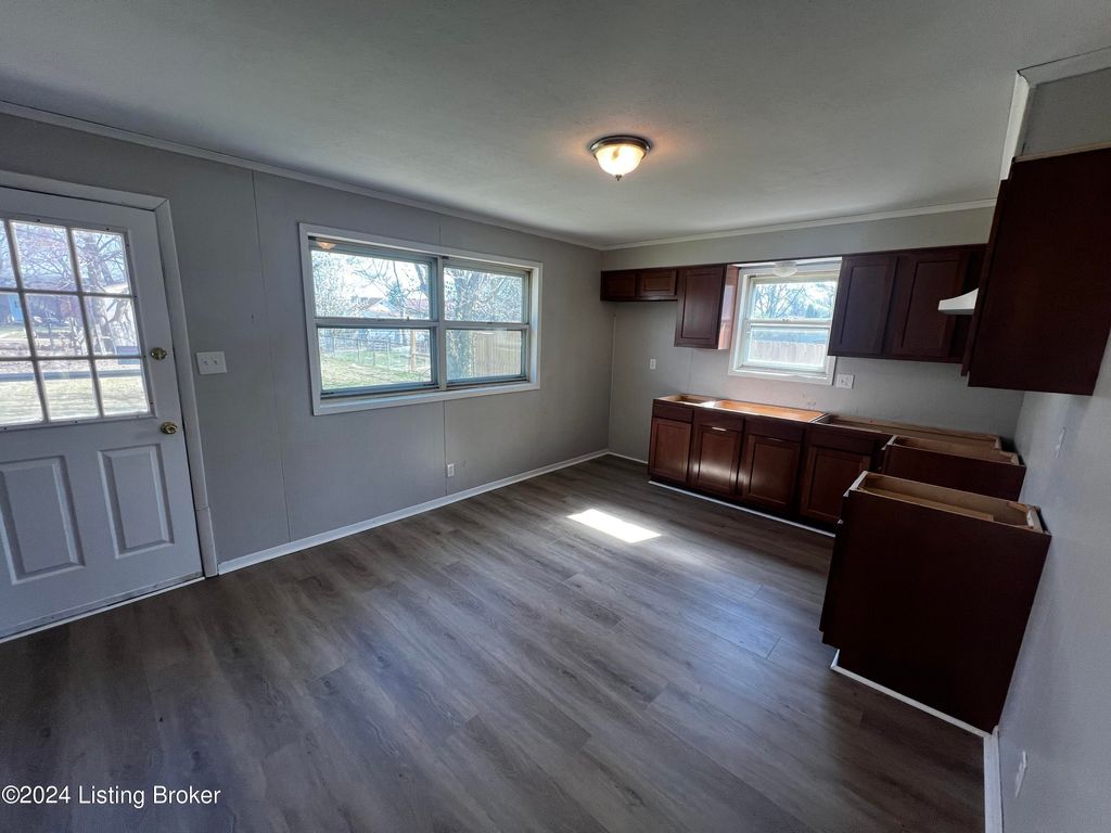 Photo of 6705 Stana Dr, Louisville, KY 40258 (MLS # 1715110)