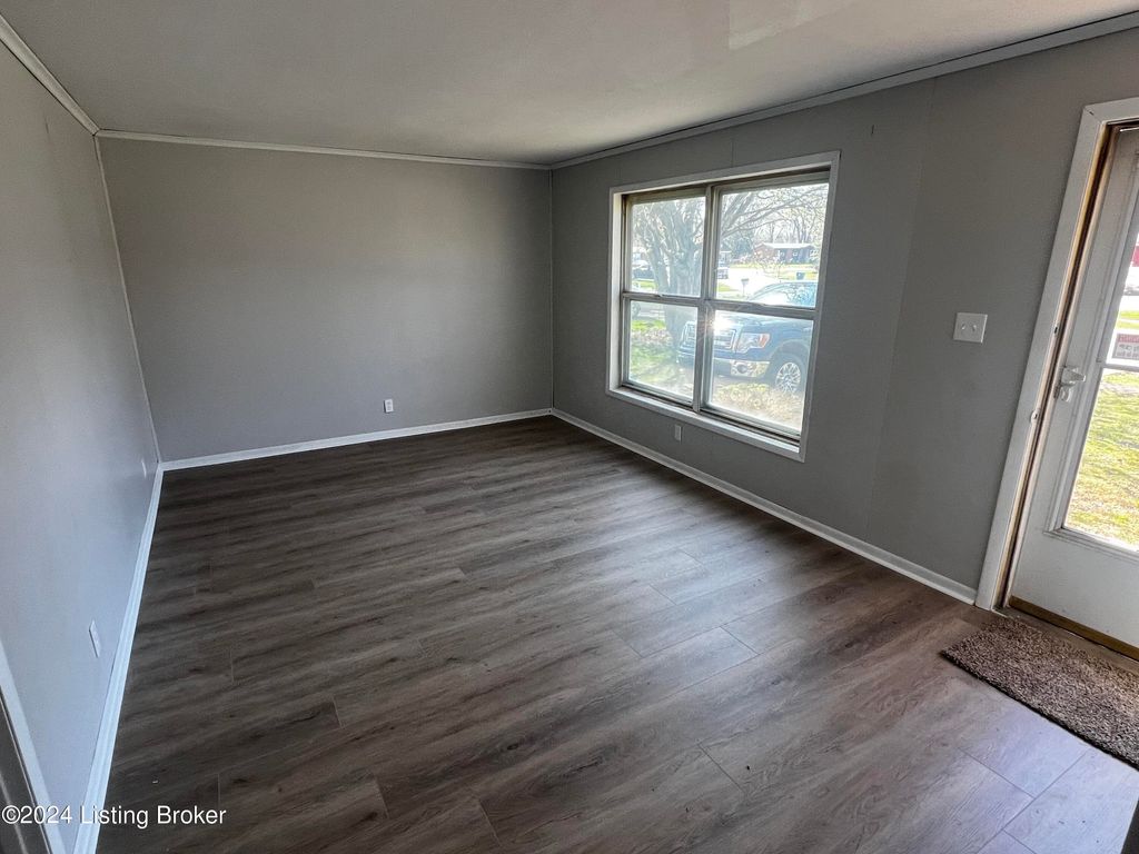 Photo of 6705 Stana Dr, Louisville, KY 40258 (MLS # 1715110)