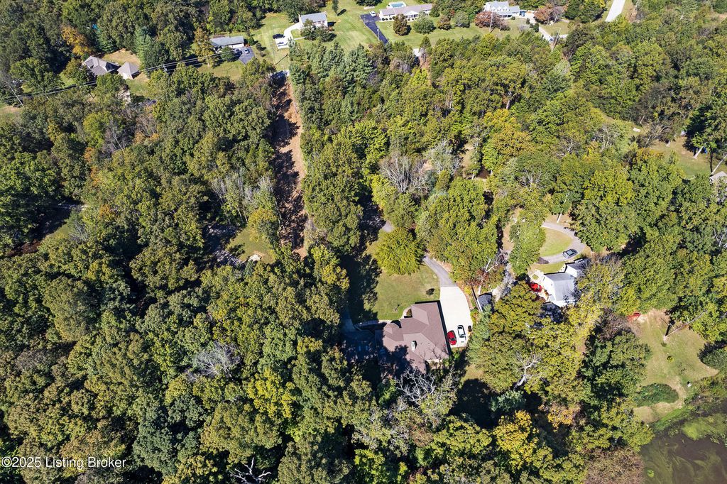 Photo of 306 Forest Trace, Radcliff, KY 40160 (MLS # 1701593)