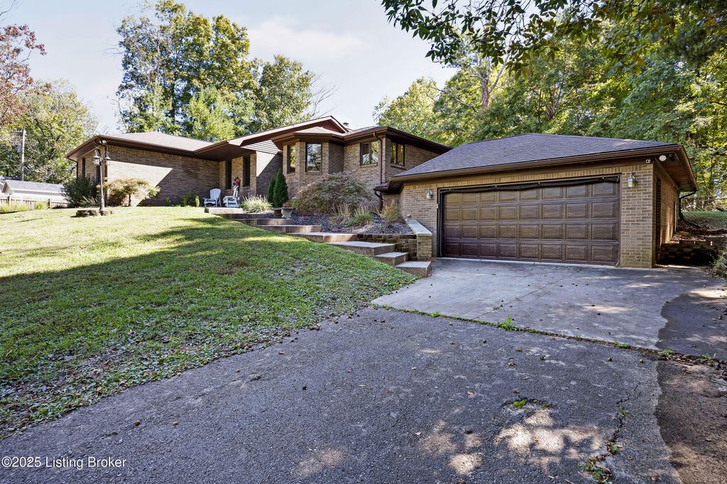 Photo of 306 Forest Trace, Radcliff, KY 40160 (MLS # 1701593)