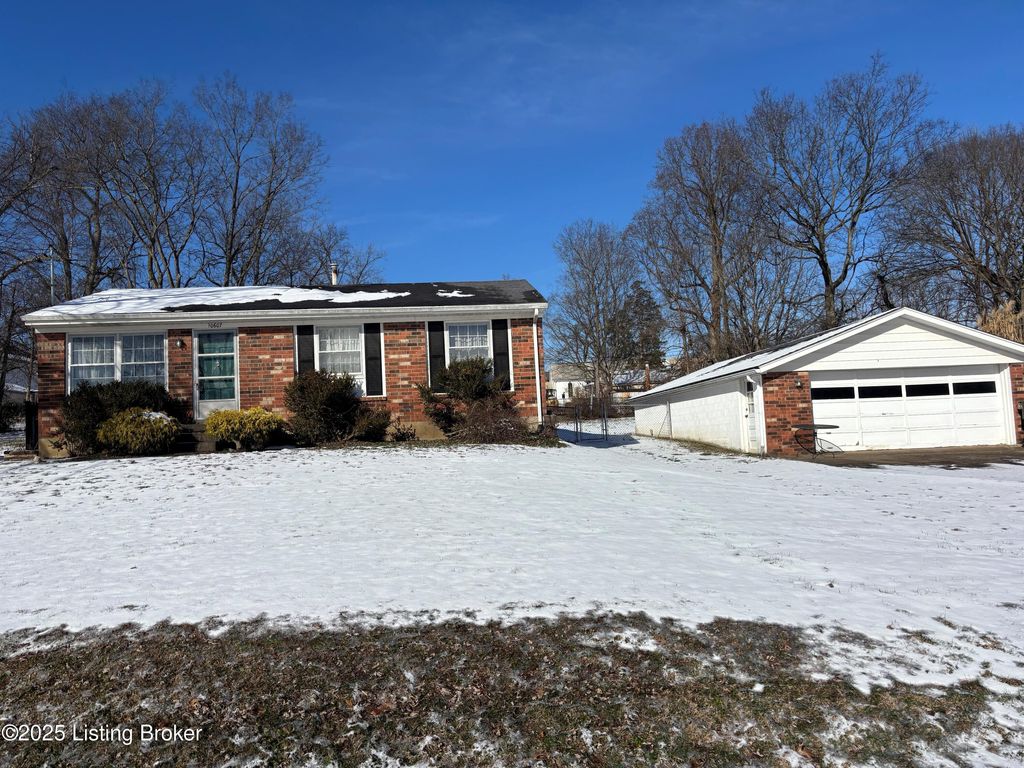 Photo of 10607 Fairview Ave, Jeffersontown, KY 40299 (MLS # 1705418)