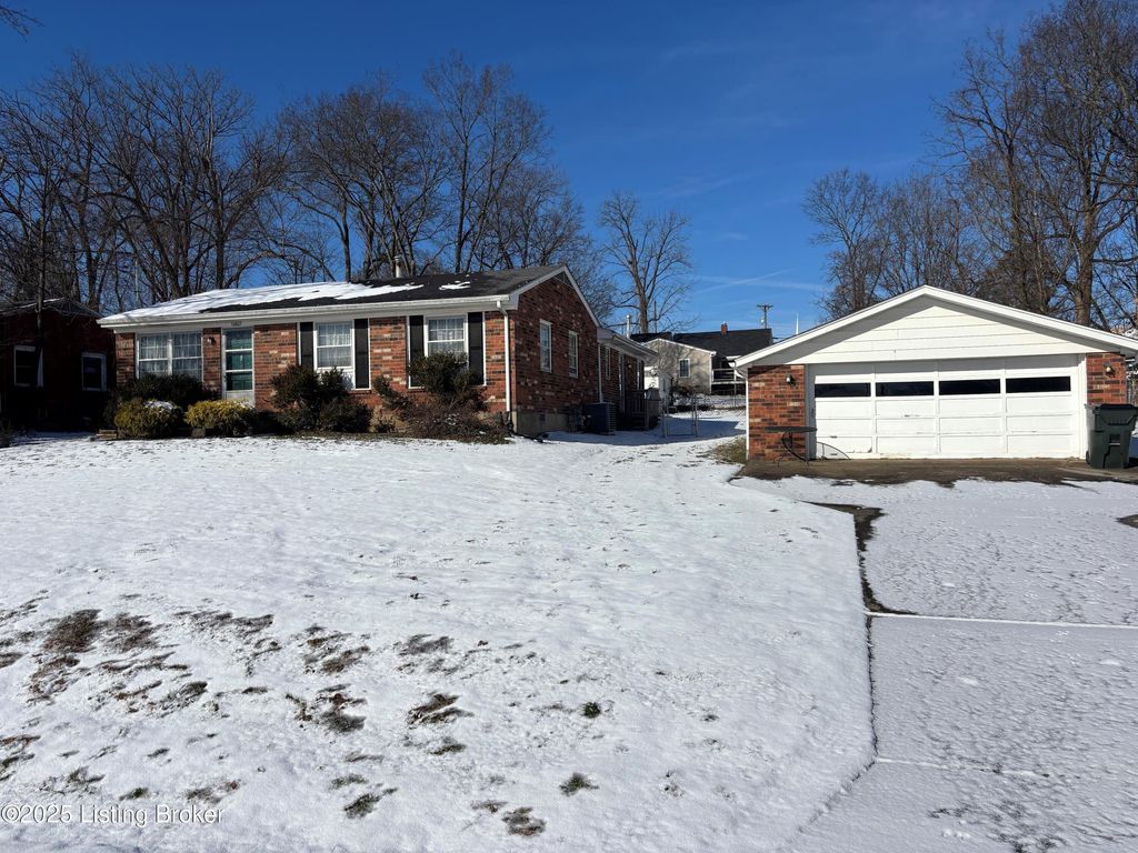 Photo of 10607 Fairview Ave, Jeffersontown, KY 40299 (MLS # 1705418)