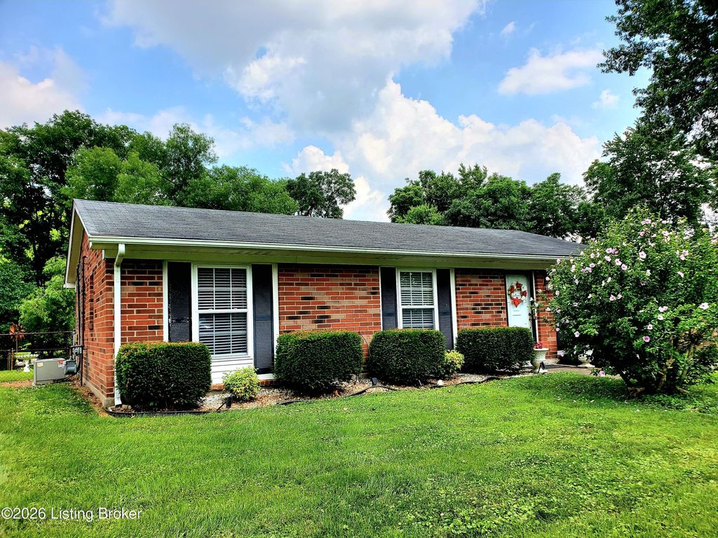 Photo of 7709 Rochelle Rd, Louisville, KY 40228 (MLS # 1722270)