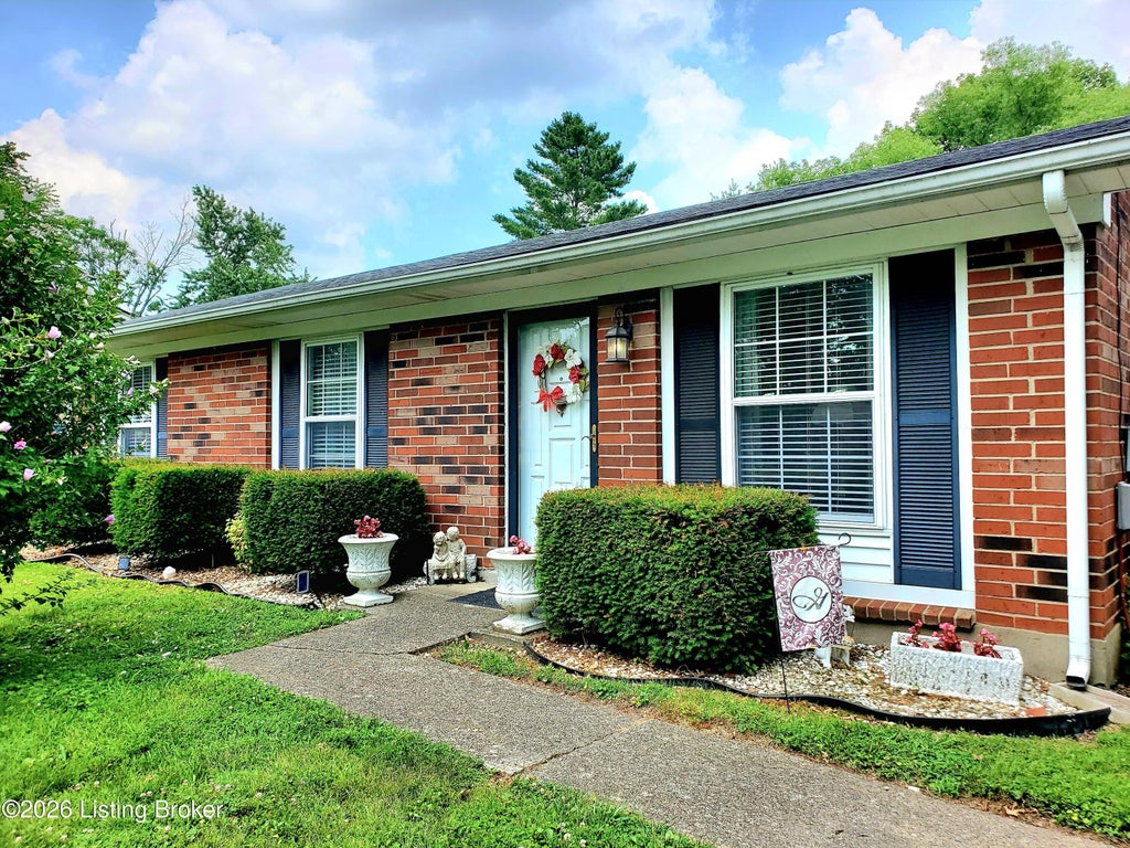 Photo of 7709 Rochelle Rd, Louisville, KY 40228 (MLS # 1722270)