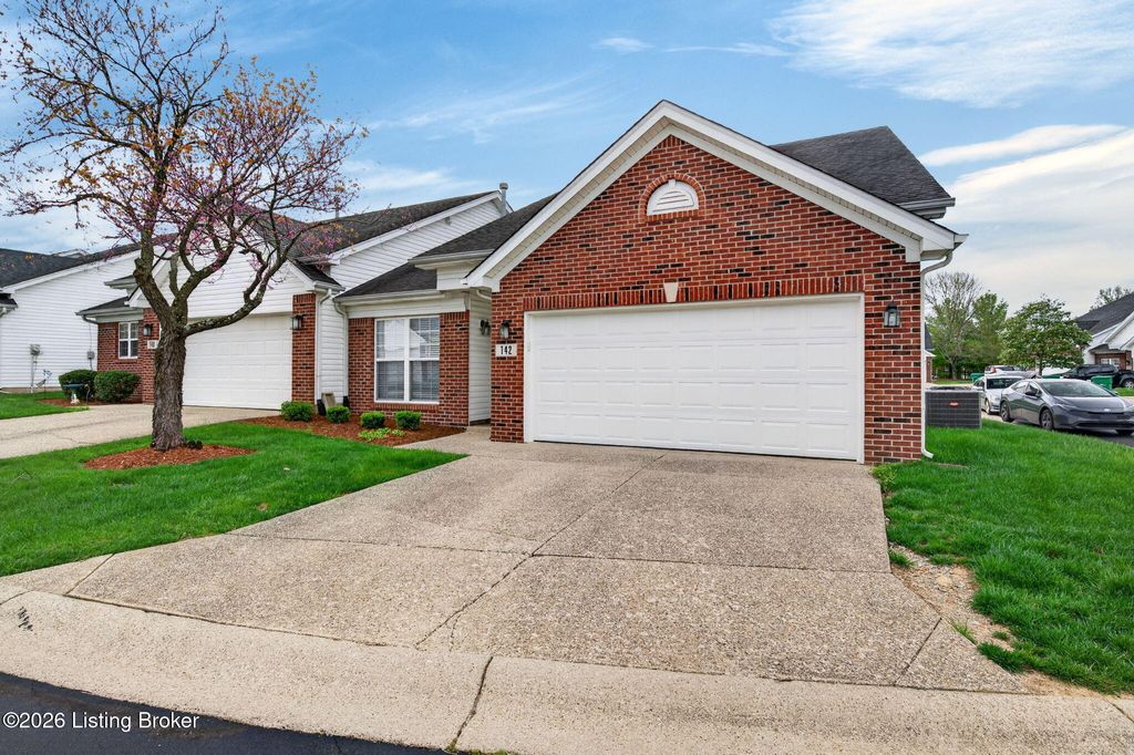 Photo of 142 Charlton Wynde Dr, Louisville, KY 40245 (MLS # 1714037)