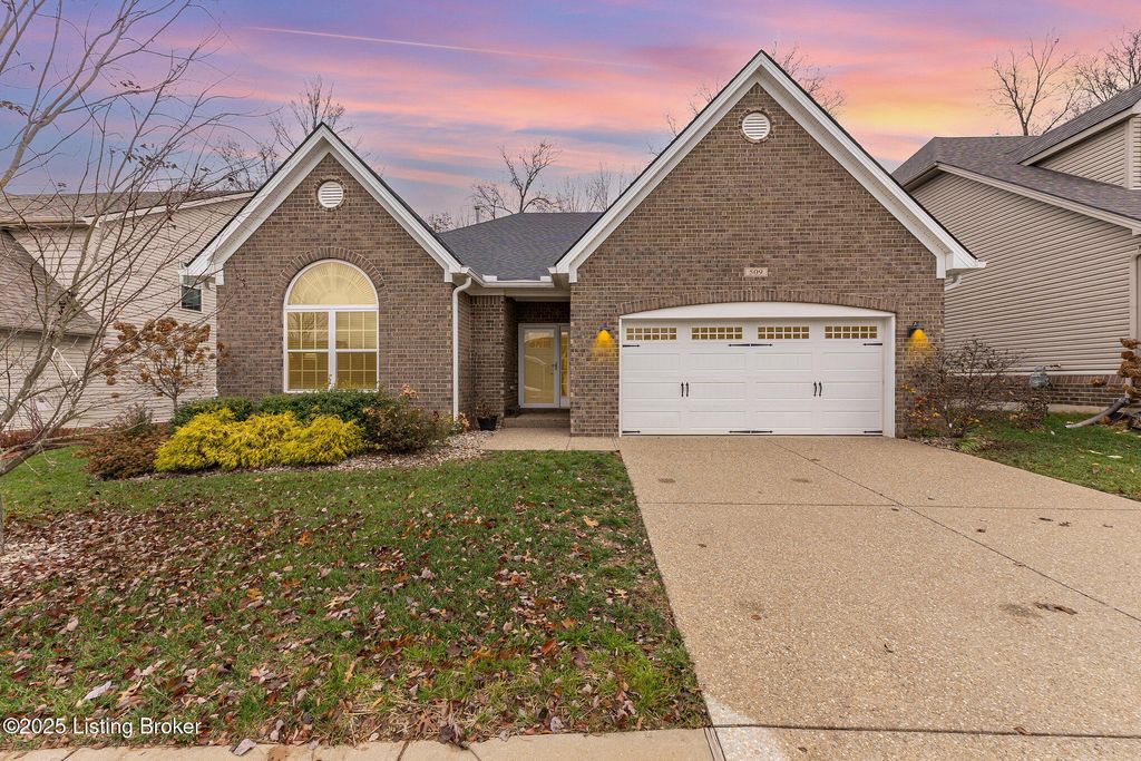 Photo of 509 Wooded Falls Rd, Middeltown, KY 40243 (MLS # 1704437)