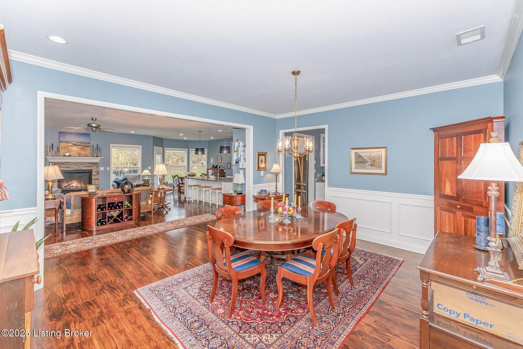 Photo of 509 Wooded Falls Rd, Middeltown, KY 40243 (MLS # 1704437)