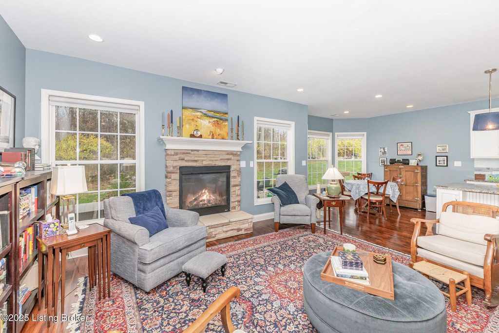 Photo of 509 Wooded Falls Rd, Middeltown, KY 40243 (MLS # 1704437)