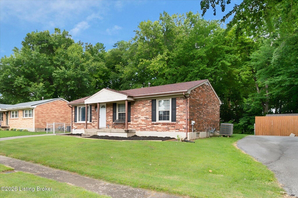 Photo of 9218 Pagoda Dr, Louisville, KY 40229 (MLS # 1731562)