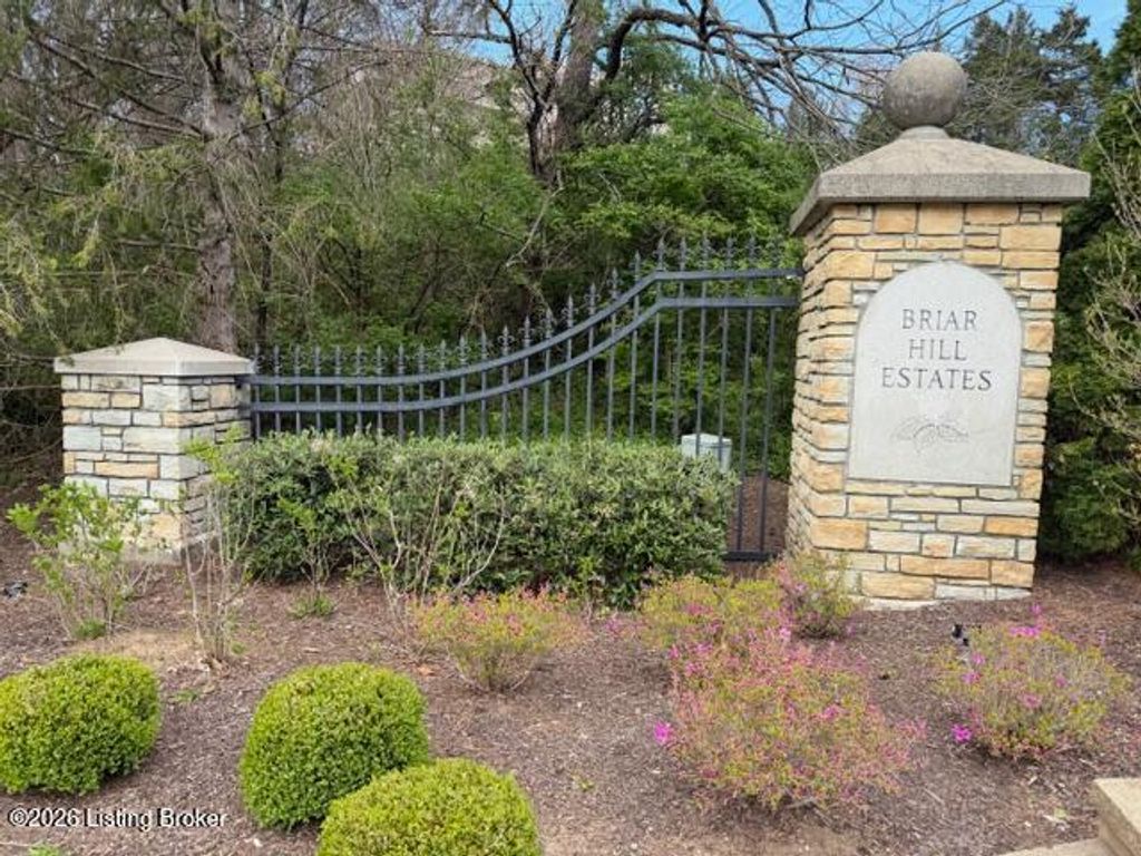 Photo of 6311 Breeze Hill Rd, Crestwood, KY 40014 (MLS # 1713639)