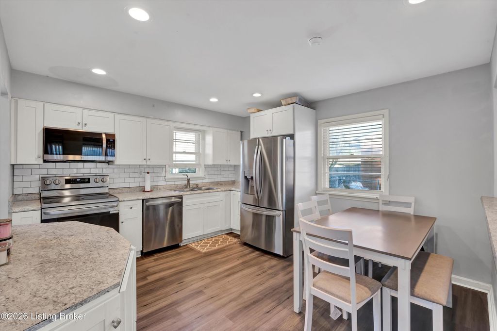 Photo of 2415 Sunshine Way, Louisville, KY 40216 (MLS # 1709098)