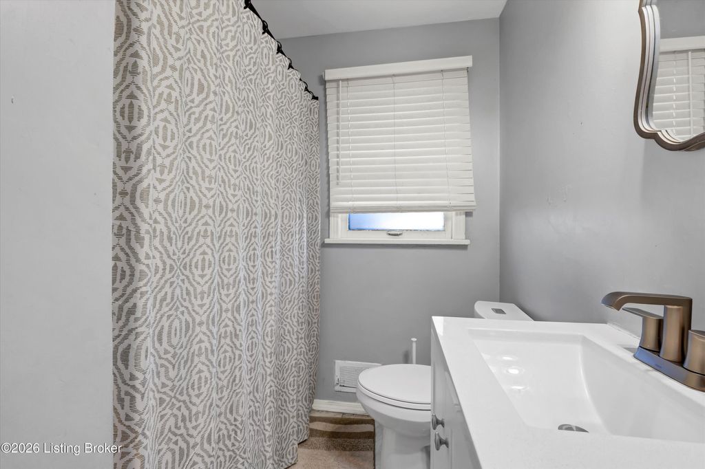 Photo of 2415 Sunshine Way, Louisville, KY 40216 (MLS # 1709098)