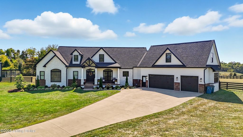 Photo of 89 Indian Springs trce Trce, Shelbyville, KY 40065 (MLS # 1700854)