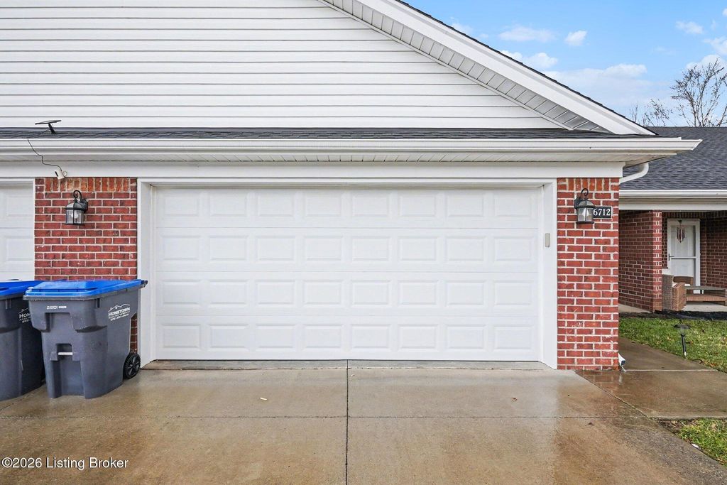 Photo of 6712 Woods Mill Dr, Louisville, KY 40272 (MLS # 1709565)