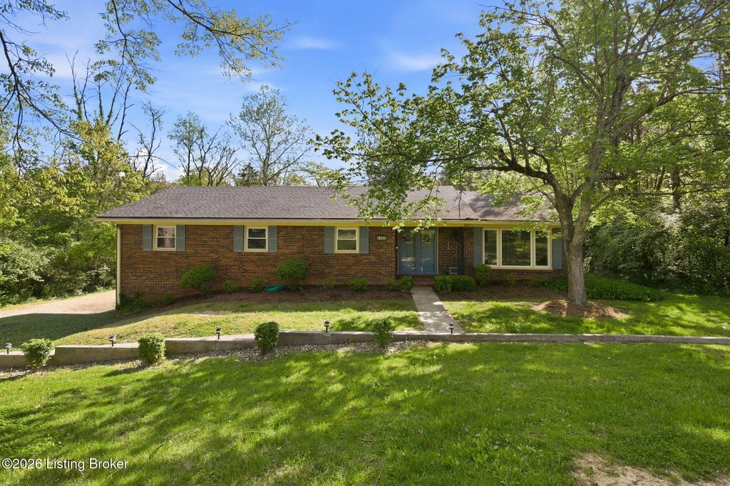 Photo of 3303 Borowick Cir, La Grange, KY 40031 (MLS # 1715208)