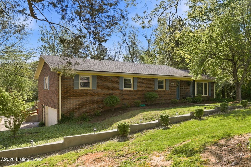 Photo of 3303 Borowick Cir, La Grange, KY 40031 (MLS # 1715208)