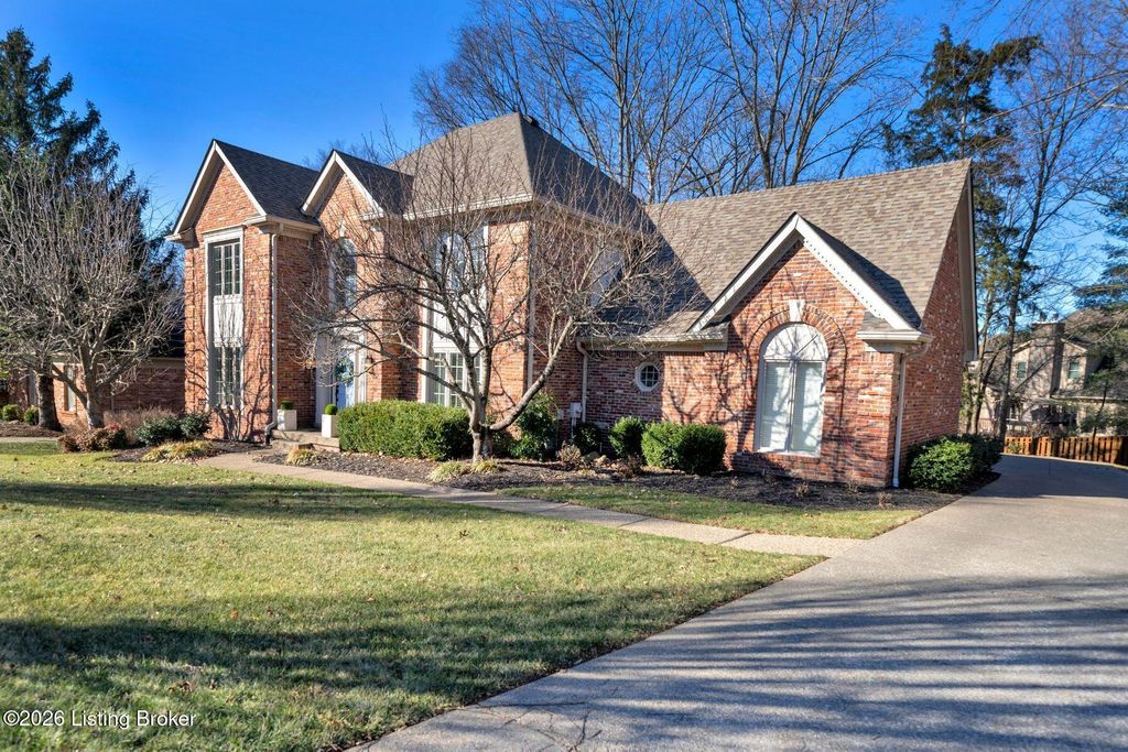 Photo of 839 Lake Forest Pkwy, Louisville, KY 40245 (MLS # 1707529)