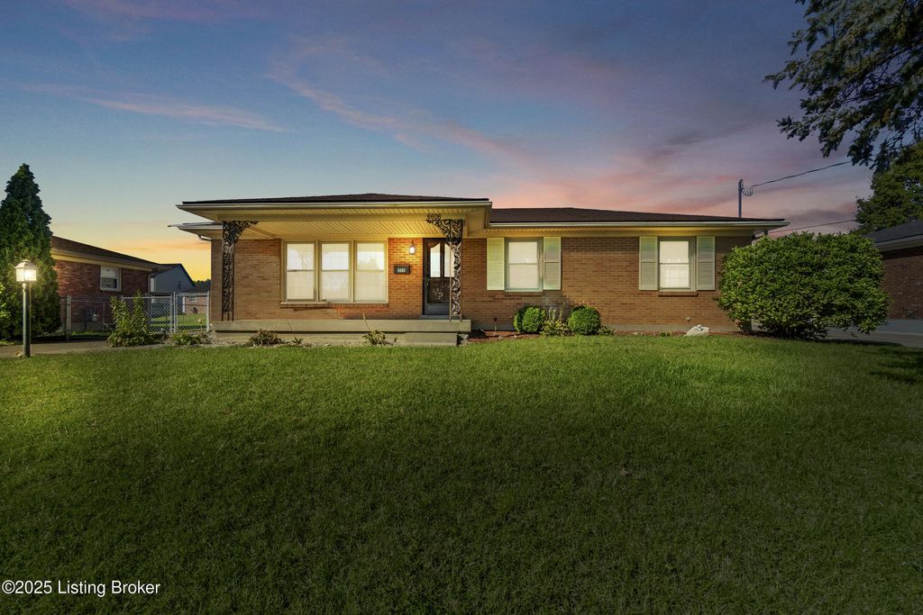 Photo of 6606 Lunar Dr, Louisville, KY 40258 (MLS # 1701592)