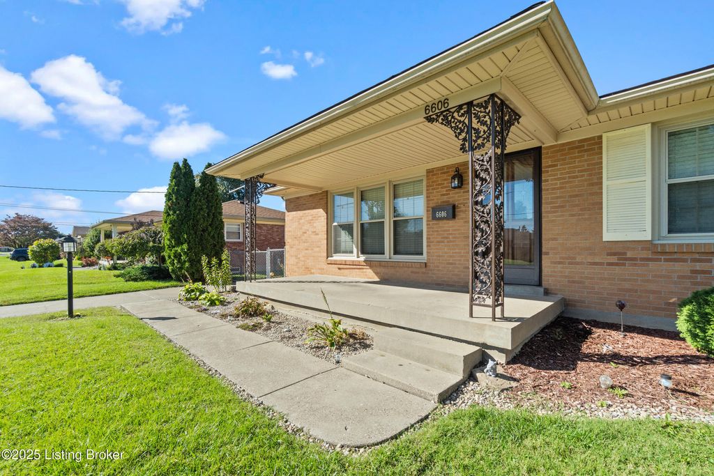 Photo of 6606 Lunar Dr, Louisville, KY 40258 (MLS # 1701592)