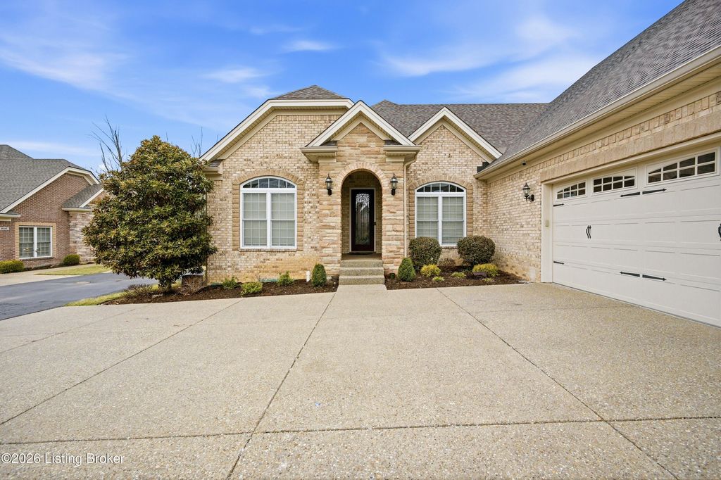 Photo of 203 Chadwick Glen Pl #11, Louisville, KY 40245 (MLS # 1711194)