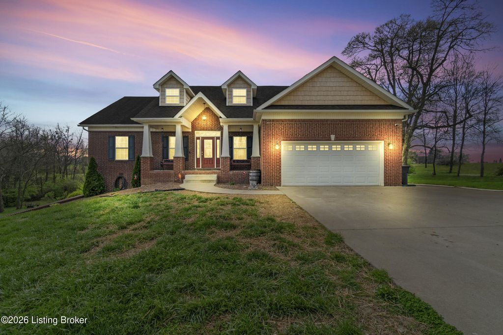 Photo of 122 N Howard St, Bardstown, KY 40004 (MLS # 1712958)