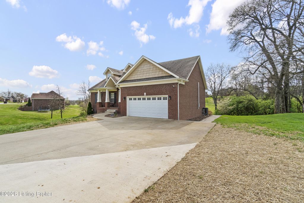 Photo of 122 N Howard St, Bardstown, KY 40004 (MLS # 1712958)