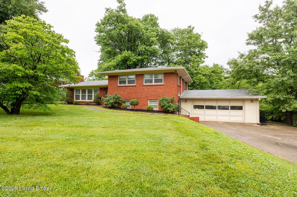 Photo of 909 Cannons Ln, Louisville, KY 40207 (MLS # 1718032)