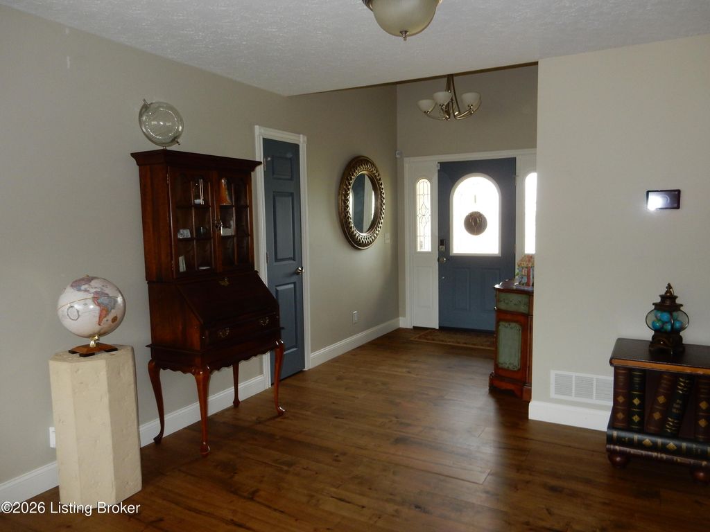 Photo of 300 Jade Dr, Shepherdsville, KY 40165 (MLS # 1721858)