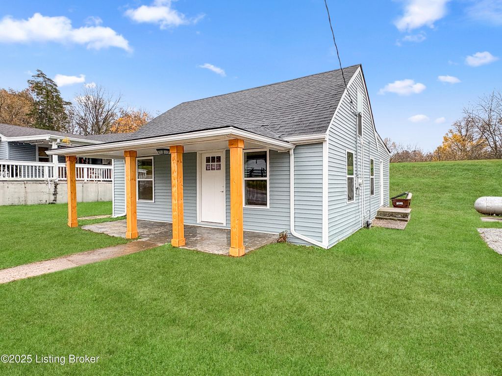 Photo of 110 Hardin Ct, Taylorsville, KY 40071 (MLS # 1713930)