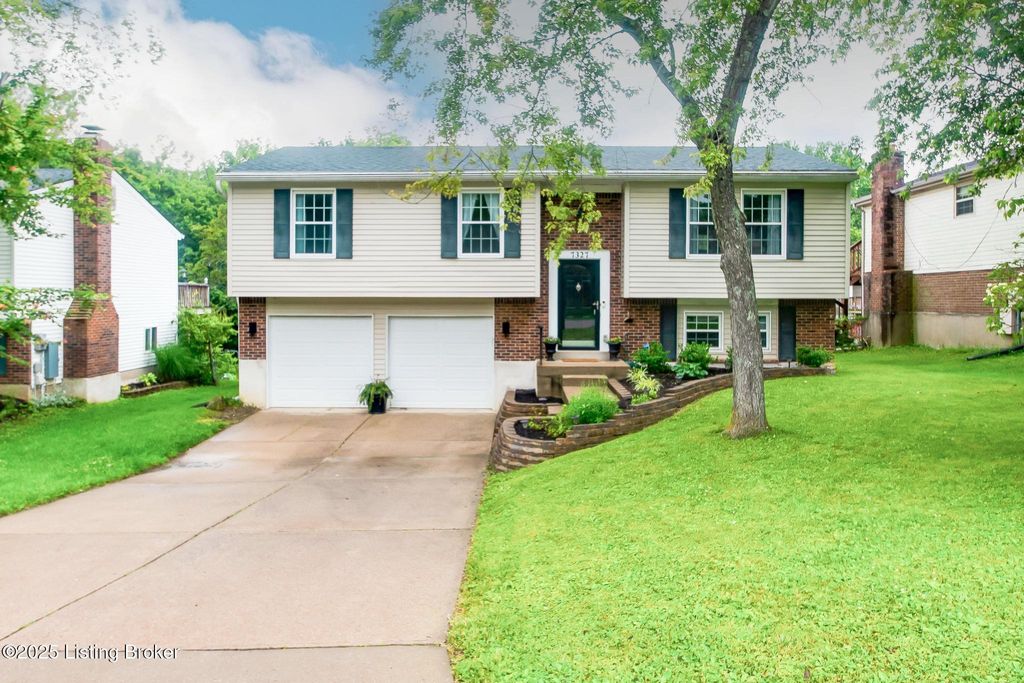 Photo of 7327 Sideoats Dr, Crestwood, KY 40014 (MLS # 1694253)