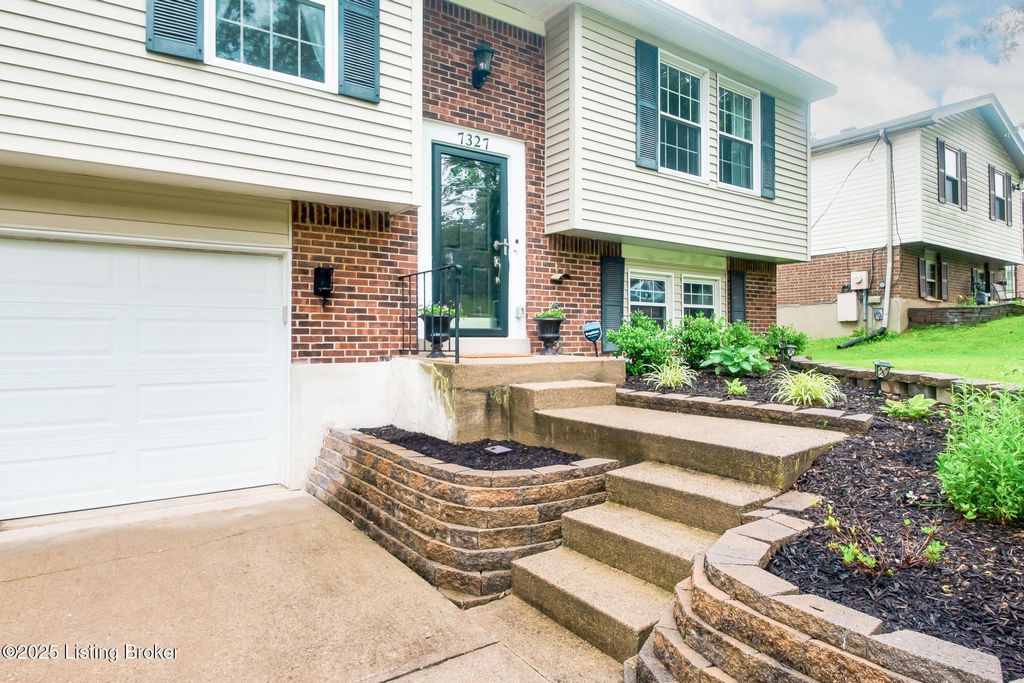 Photo of 7327 Sideoats Dr, Crestwood, KY 40014 (MLS # 1694253)