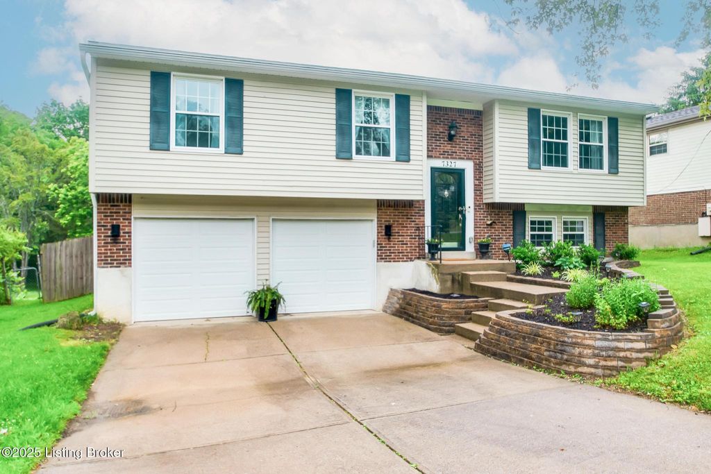 Photo of 7327 Sideoats Dr, Crestwood, KY 40014 (MLS # 1694253)