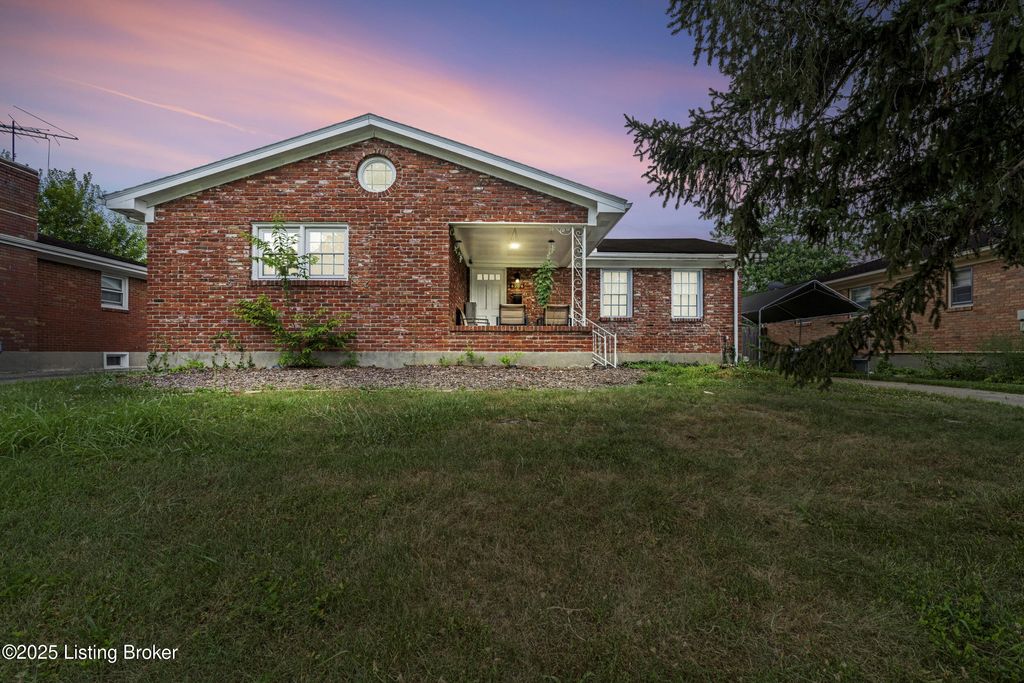 Photo of 6206 Tabor Dr, Louisville, KY 40218 (MLS # 1702353)