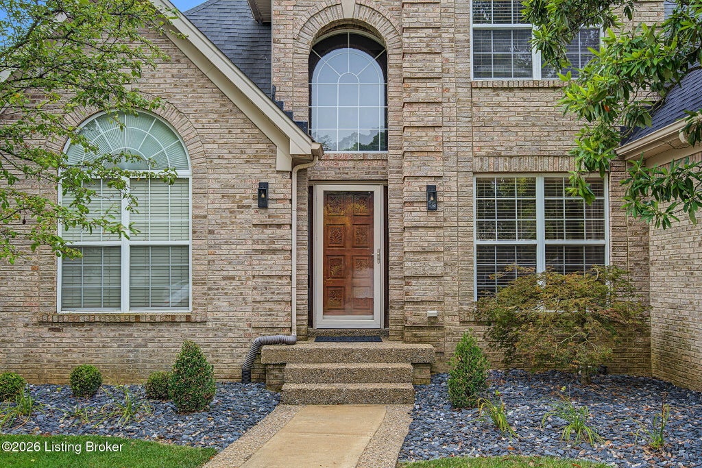 Photo of 1201 Crosstimbers Dr, Louisville, KY 40245 (MLS # 1724821)
