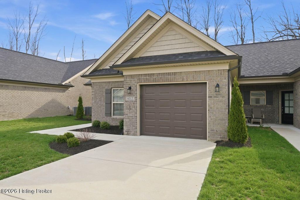 Photo of 6513 Blum Farm Ct, Louisville, KY 40291 (MLS # 1711126)