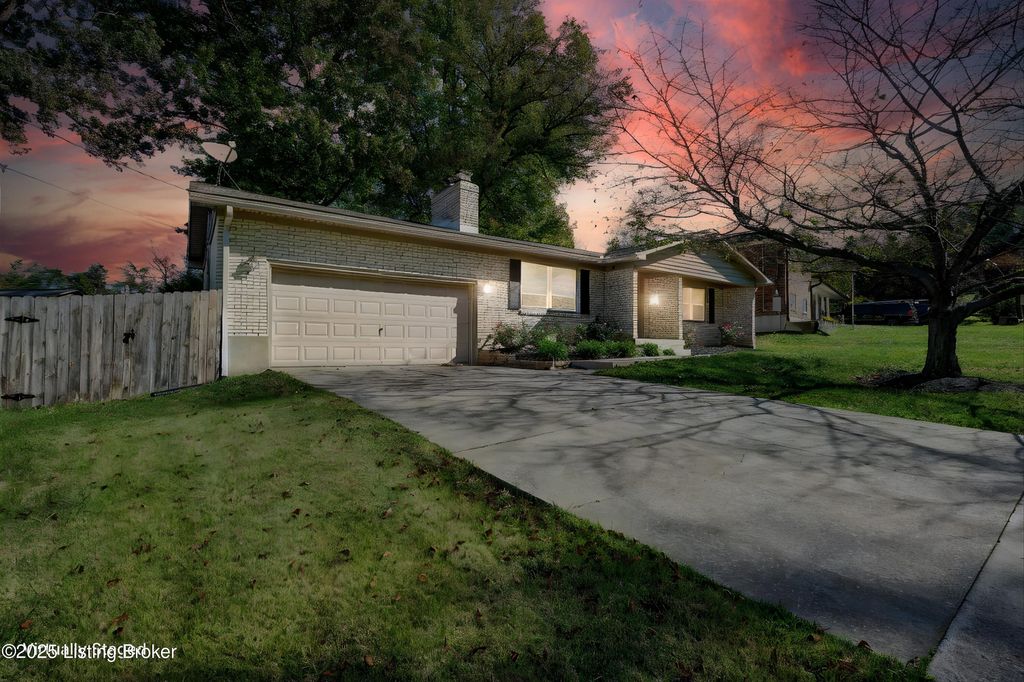 Photo of 7405 Ridan Way, Louisville, KY 40214 (MLS # 1701564)