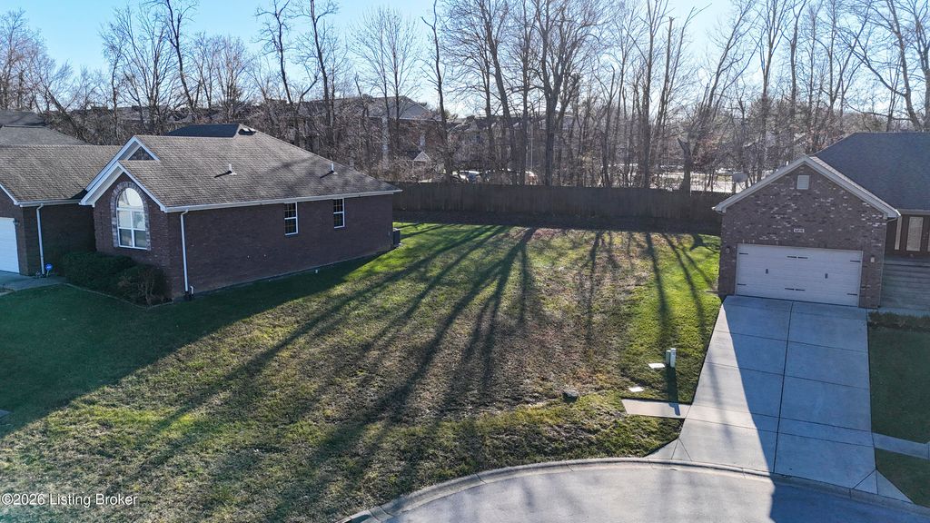 Photo of 6243 Hudson Creek Dr, Louisville, KY 40291 (MLS # 1709725)
